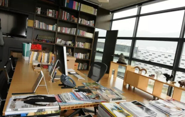 王石：书房一样的办公室